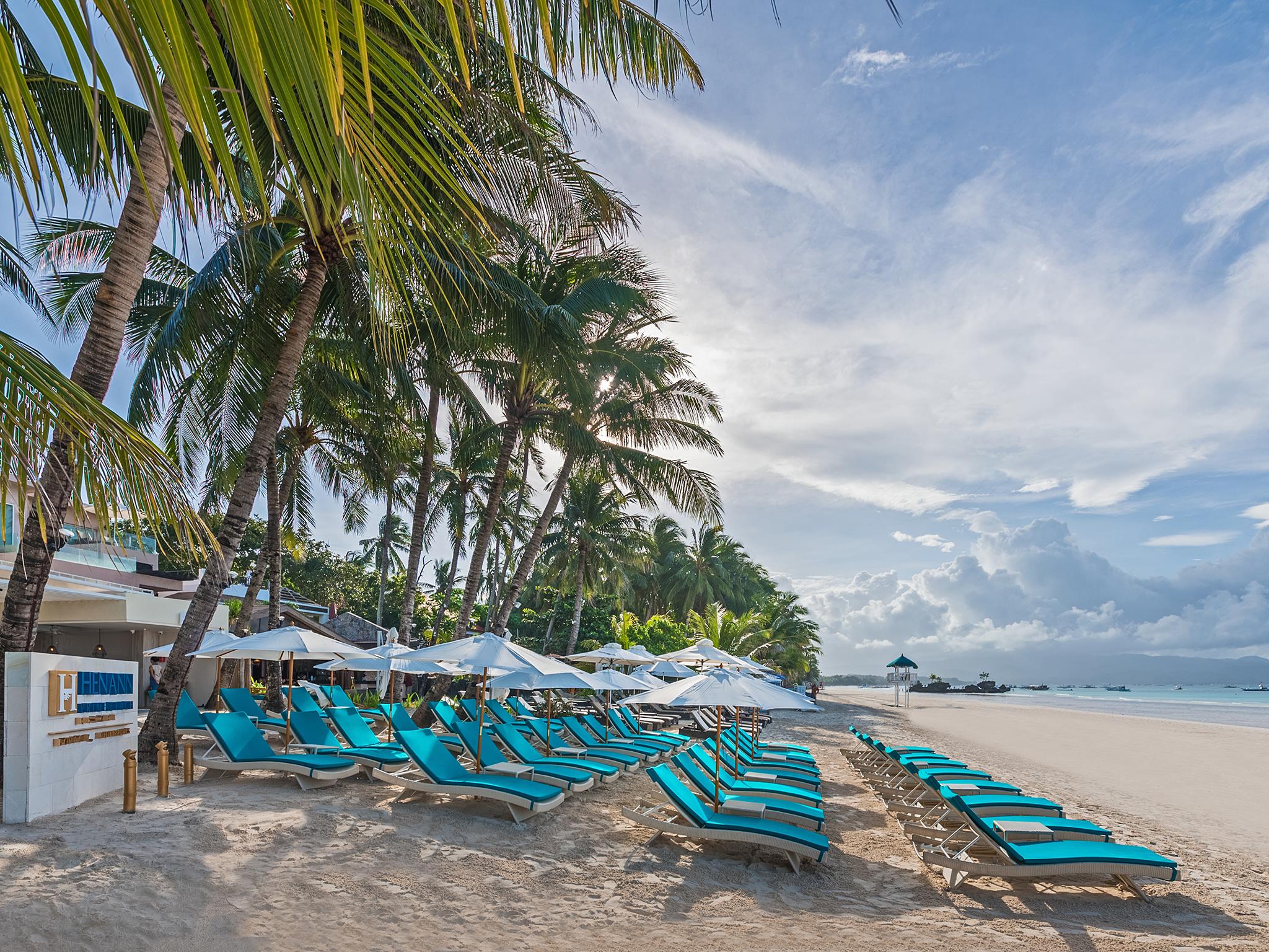赫纳恩尊贵海滩度假酒店 Balabag  外观 照片 Beach at the Shangri-La Resort
